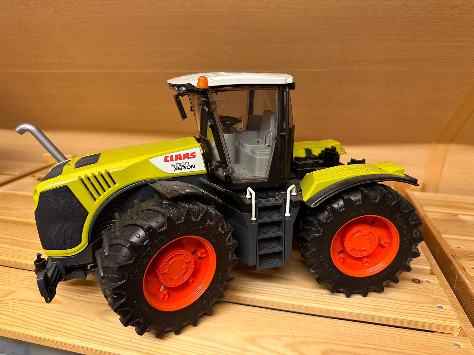 Brüder Claas Xerion 5000, Ophalen, Zo goed als nieuw
