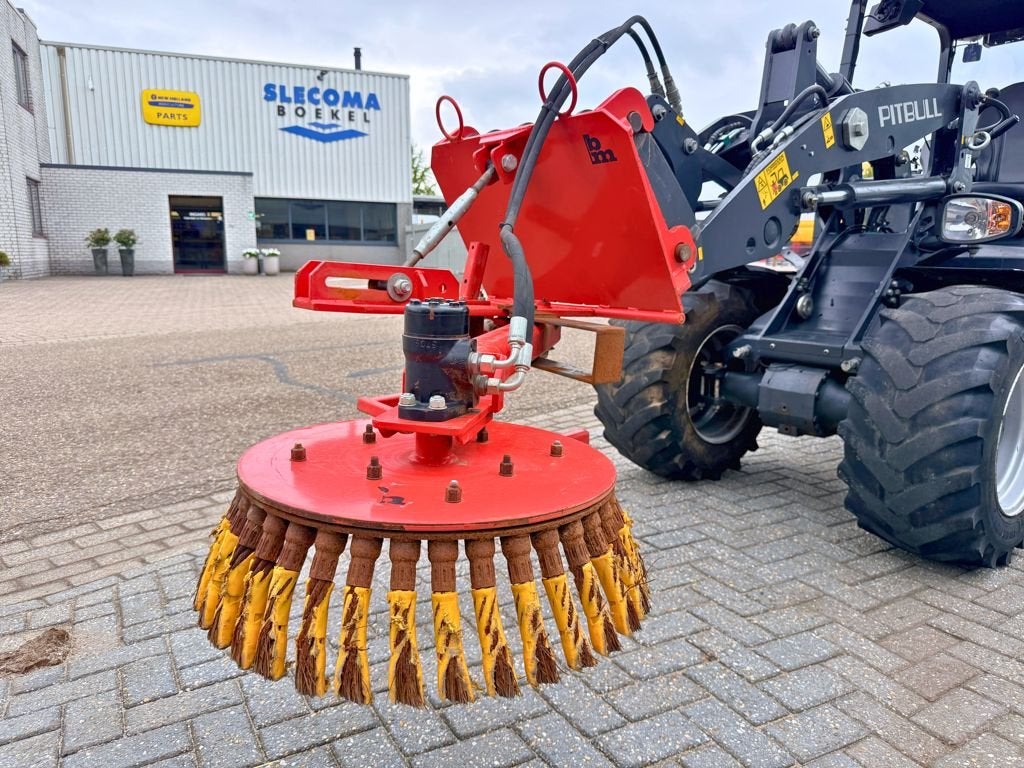 BM Onkruidborstel Giant aansluiting, Zakelijke goederen
