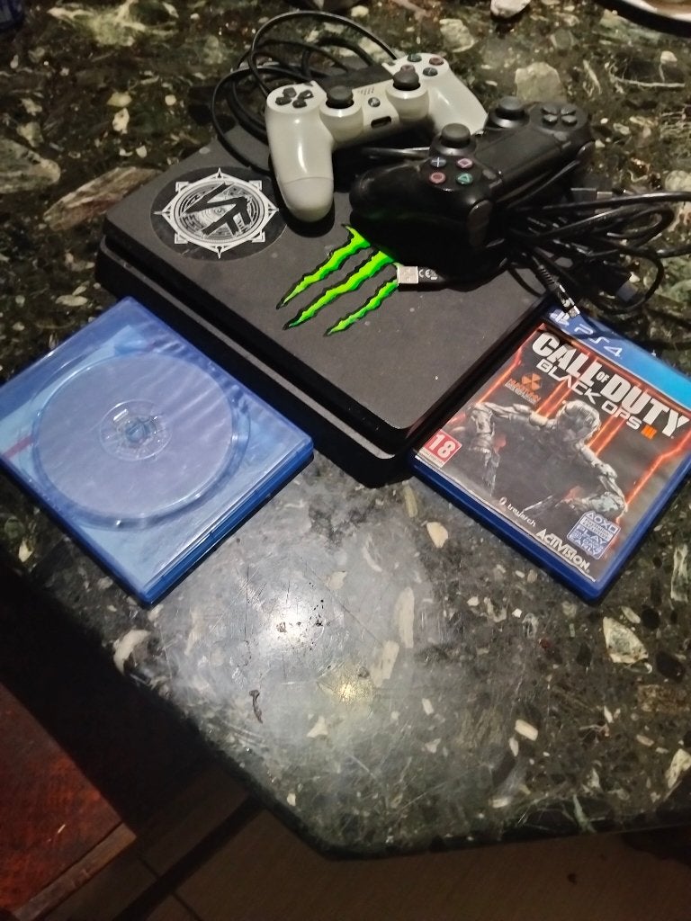 Playstation 4 + controller met 3 games, Games en Spelcomputers, Games | Sony PlayStation 4, Ophalen, Online, Gebruikt, Overige genres