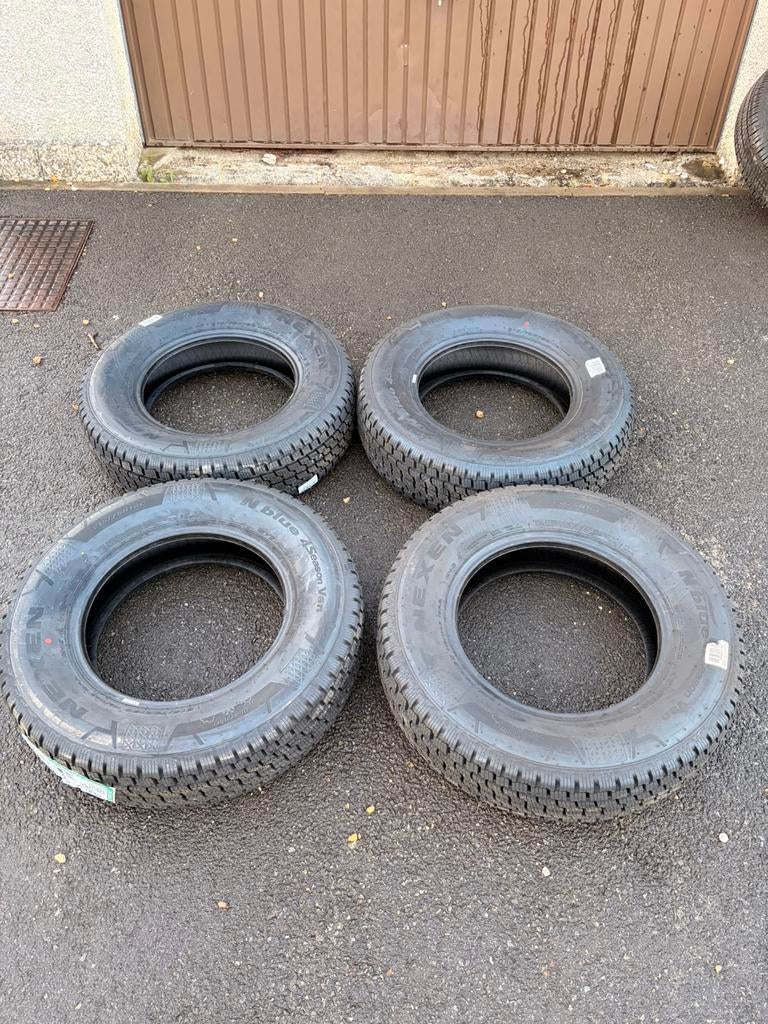 Lote de 4 pneus taille (215/75 R16C), Neuf, 215 mm, 4 Saisons, 16 pouces