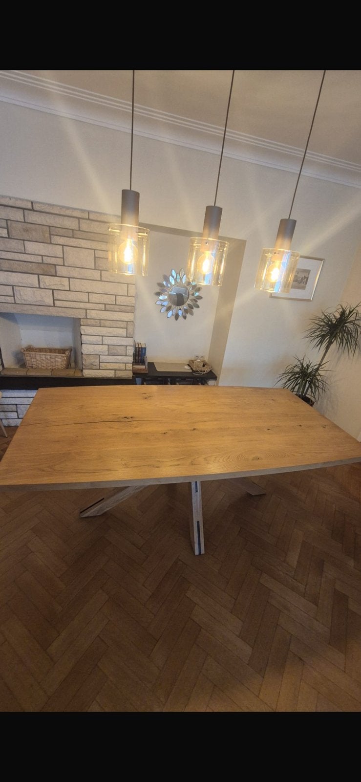 Table bois massif design H&H pied central de marque momentum, Maison & Meubles, Tables | Tables à manger, Enlèvement, Comme neuf