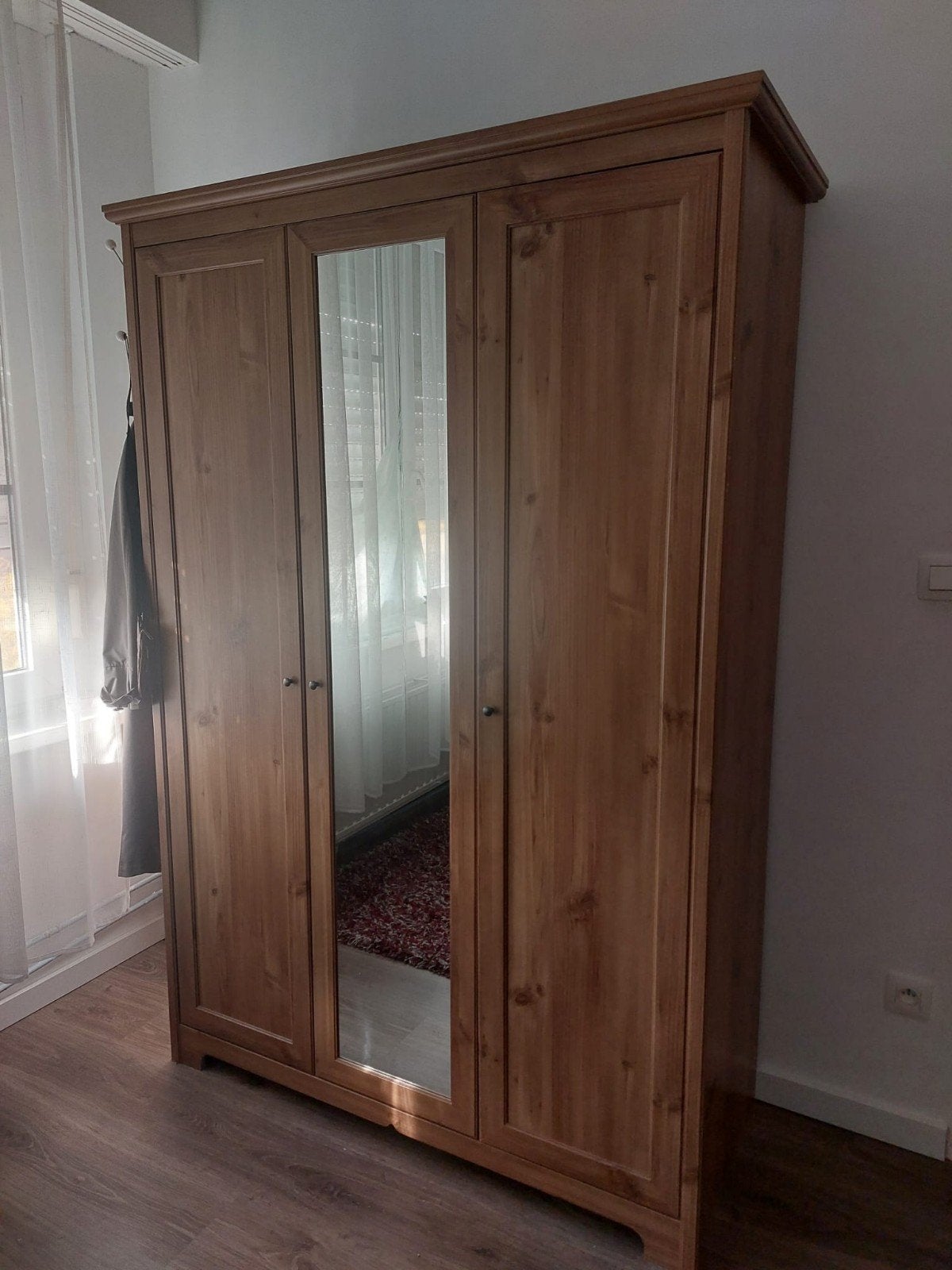 À VENDRE Armoire spacieuse en bois avec miroir

Descriptif :, Hout, 100 à 150 cm, Utilisé, 50 à 75 cm