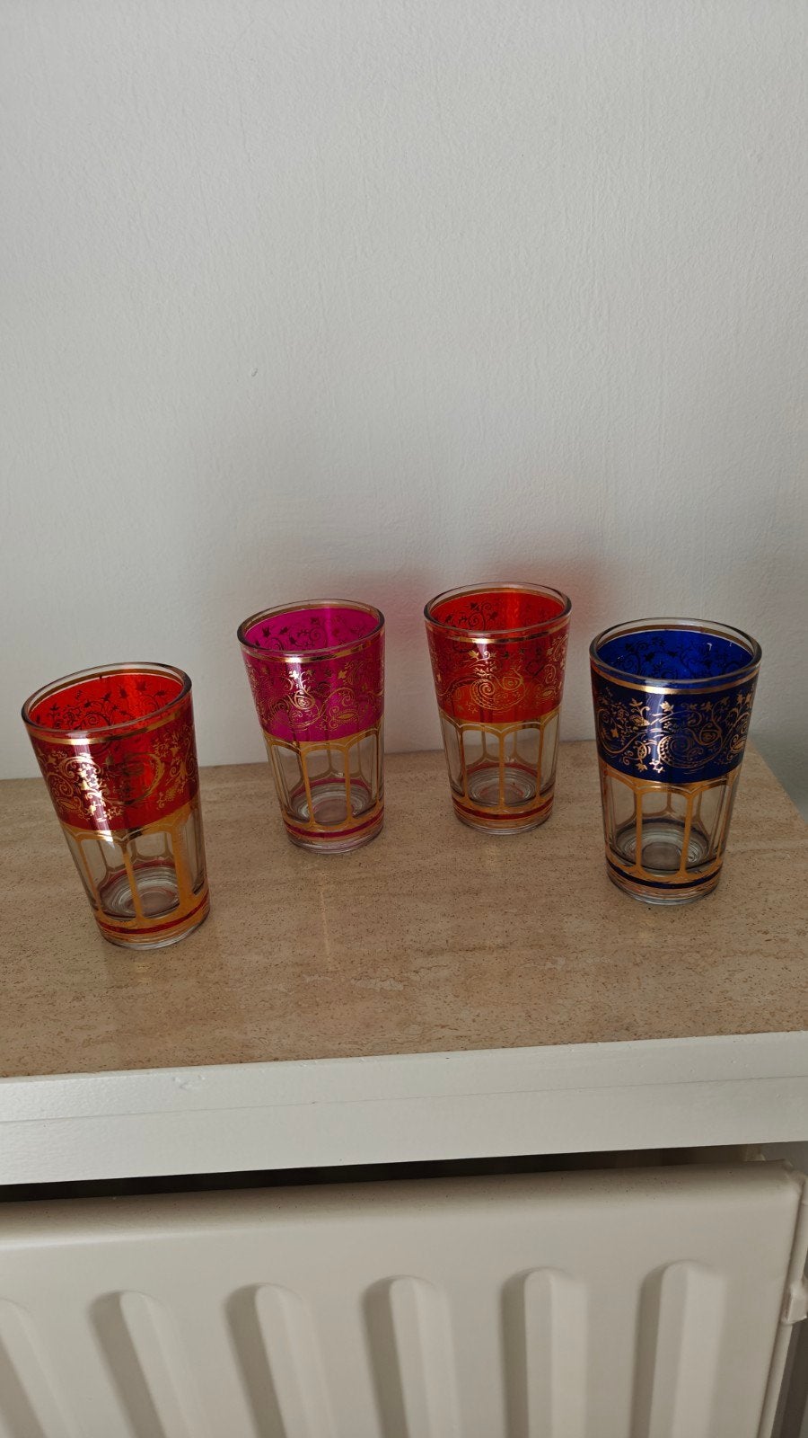 4 gekleurde glaasjes, Ophalen
