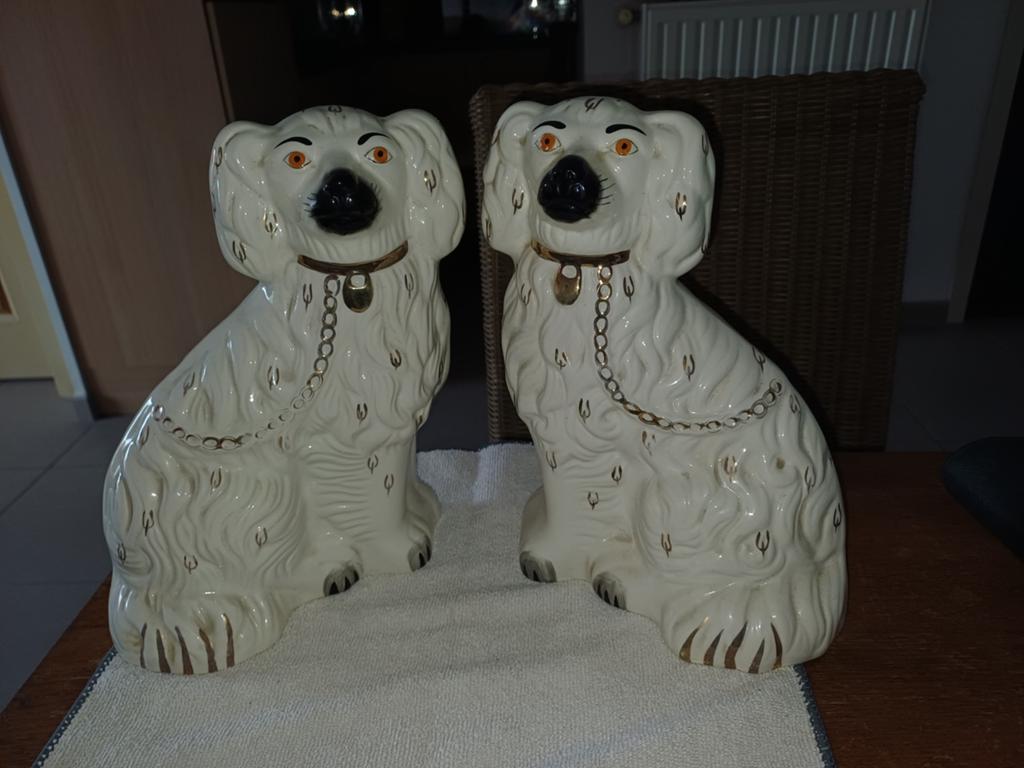 Koppel Engelse hondjes witte kleur hoogte 25 cm, Antiek en Kunst, Ophalen