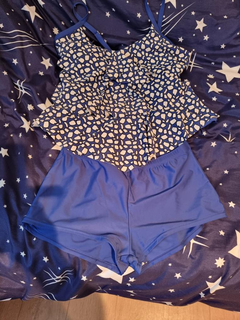 Nieuw badpak 2 delig blauw met wit. 
Opgelet maat: 
Broek ma, Vêtements | Femmes, Vêtements de grossesse, Taille 42/44 (L), Lingerie ou Maillot de bain