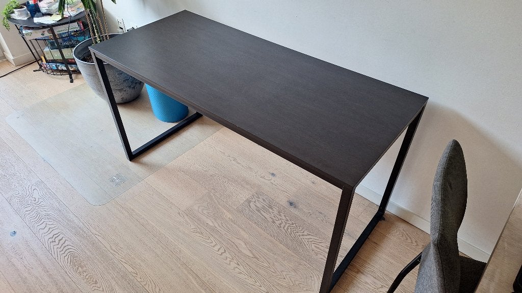 ZINUS Jennifer bureau / computertafel van 140 cm., Ophalen, Zwart, Hout, Kabelgoot