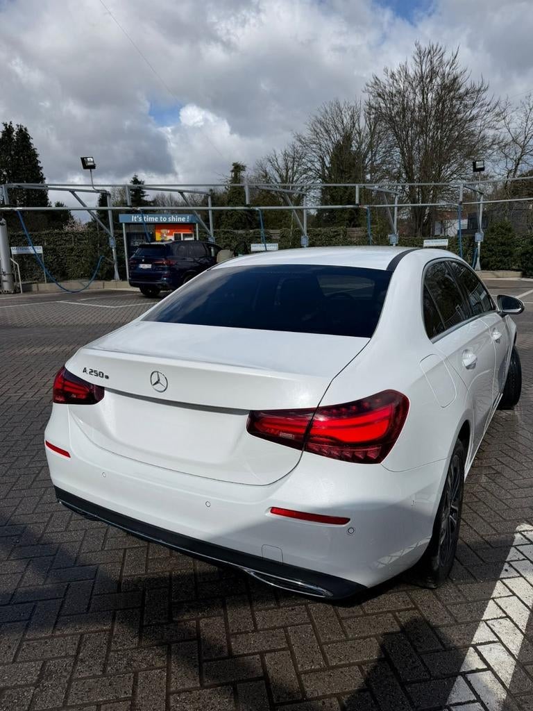 Mercedes A250e Berline Business Line 2025, Auto's, Automaat, Leder en Stof, Wit, 120 kW