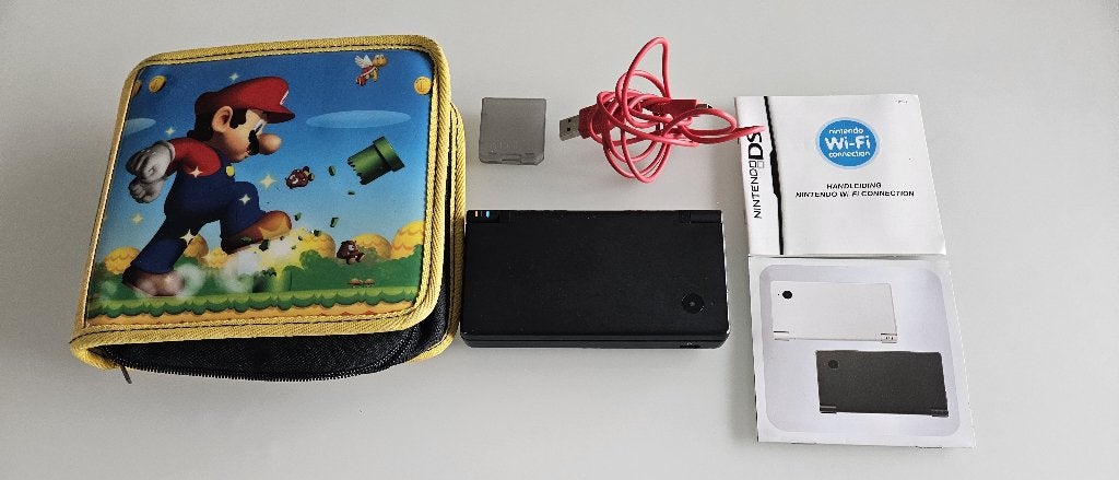 Nintendo DSi console (zwart) met Mario opbergtas, Games en Spelcomputers, Spelcomputers | Nintendo DS, Ophalen of Verzenden, Zwart