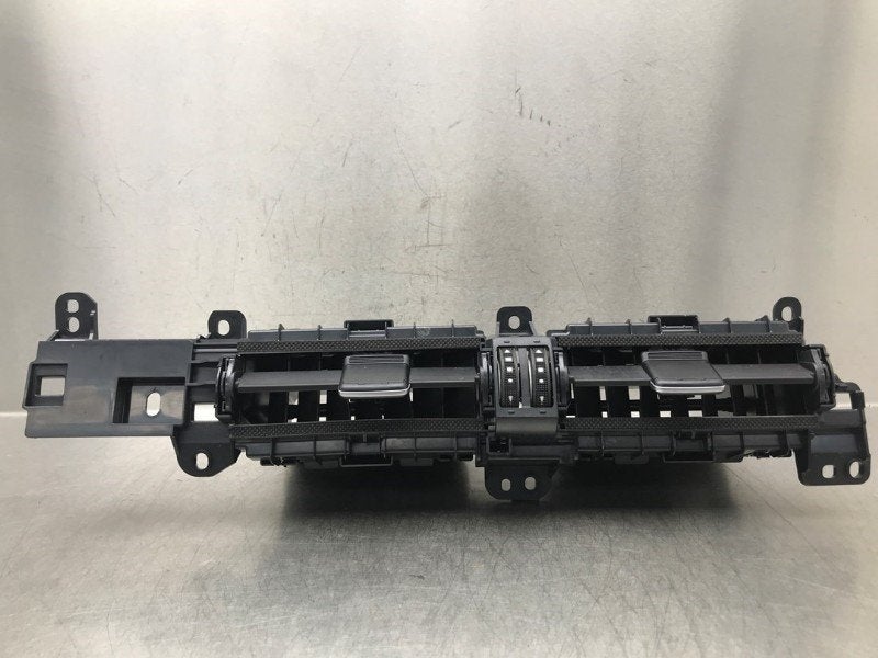 AERATEUR TABLEAU DE BORD Toyota Auris Touring Sports (E18), Kundenbetreuung@toyota.de, Toyota, Utilisé, Toyota-Allee 2
50858  Köln, DE