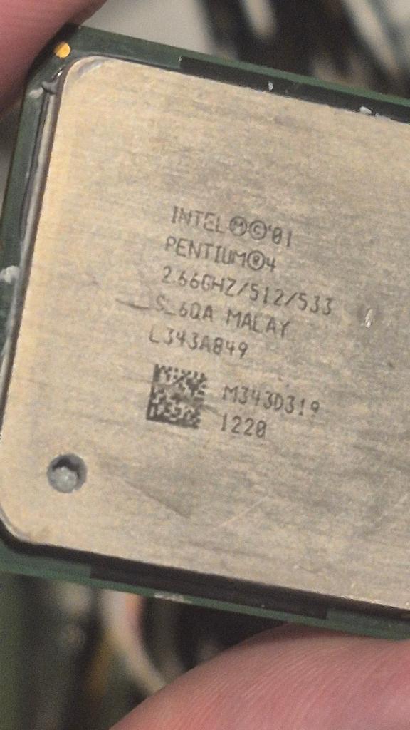 Intel Pentium 4, 1.5GB SDR, GeForce 3 Ti 200, Informatique & Logiciels, Ordinateurs de bureau, Utilisé, 2 à 3 Ghz, HDD, Moins de 4 GB
