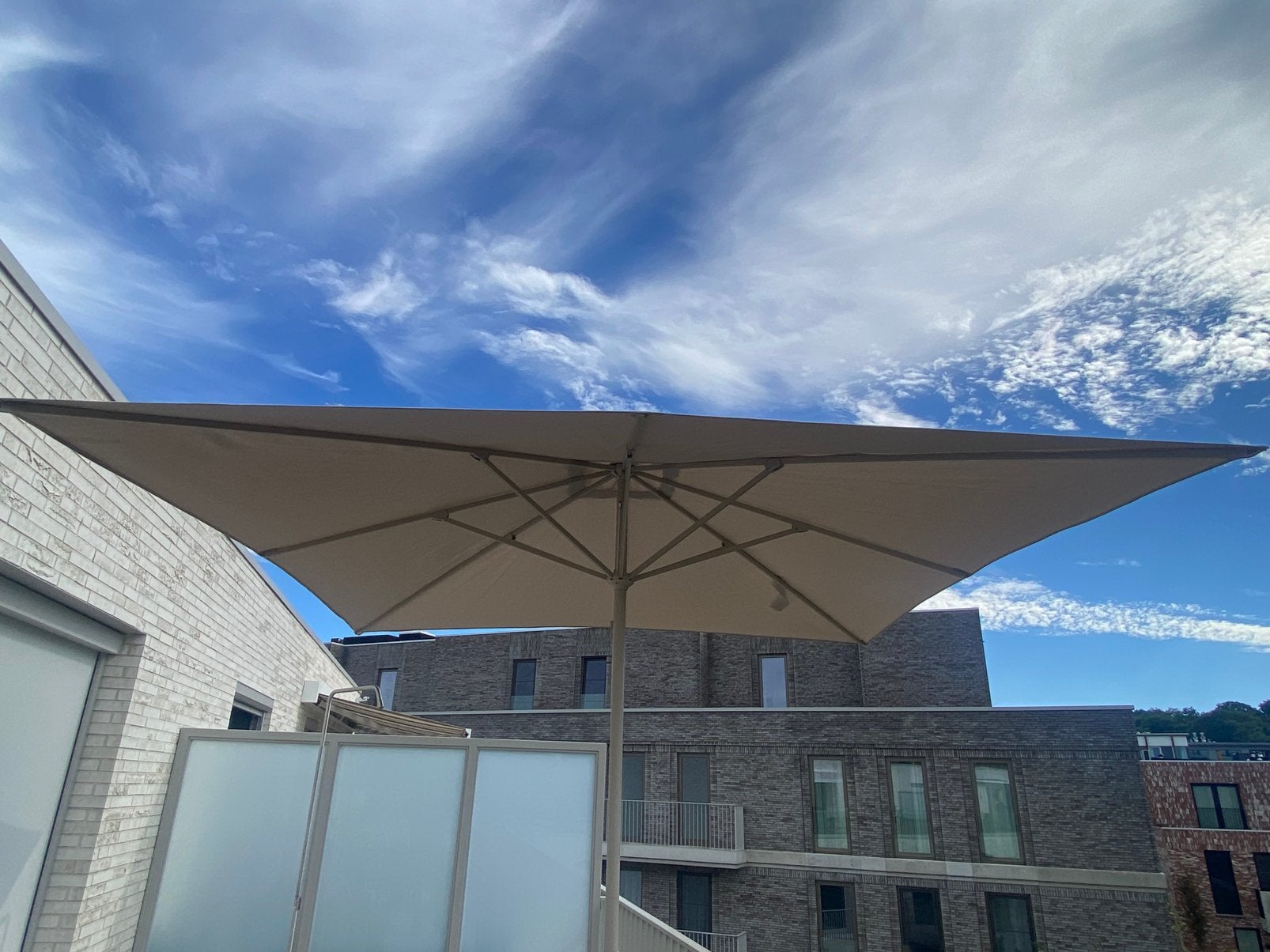 Staanparasol met beschermhoes., Enlèvement, Comme neuf, Base de parasol