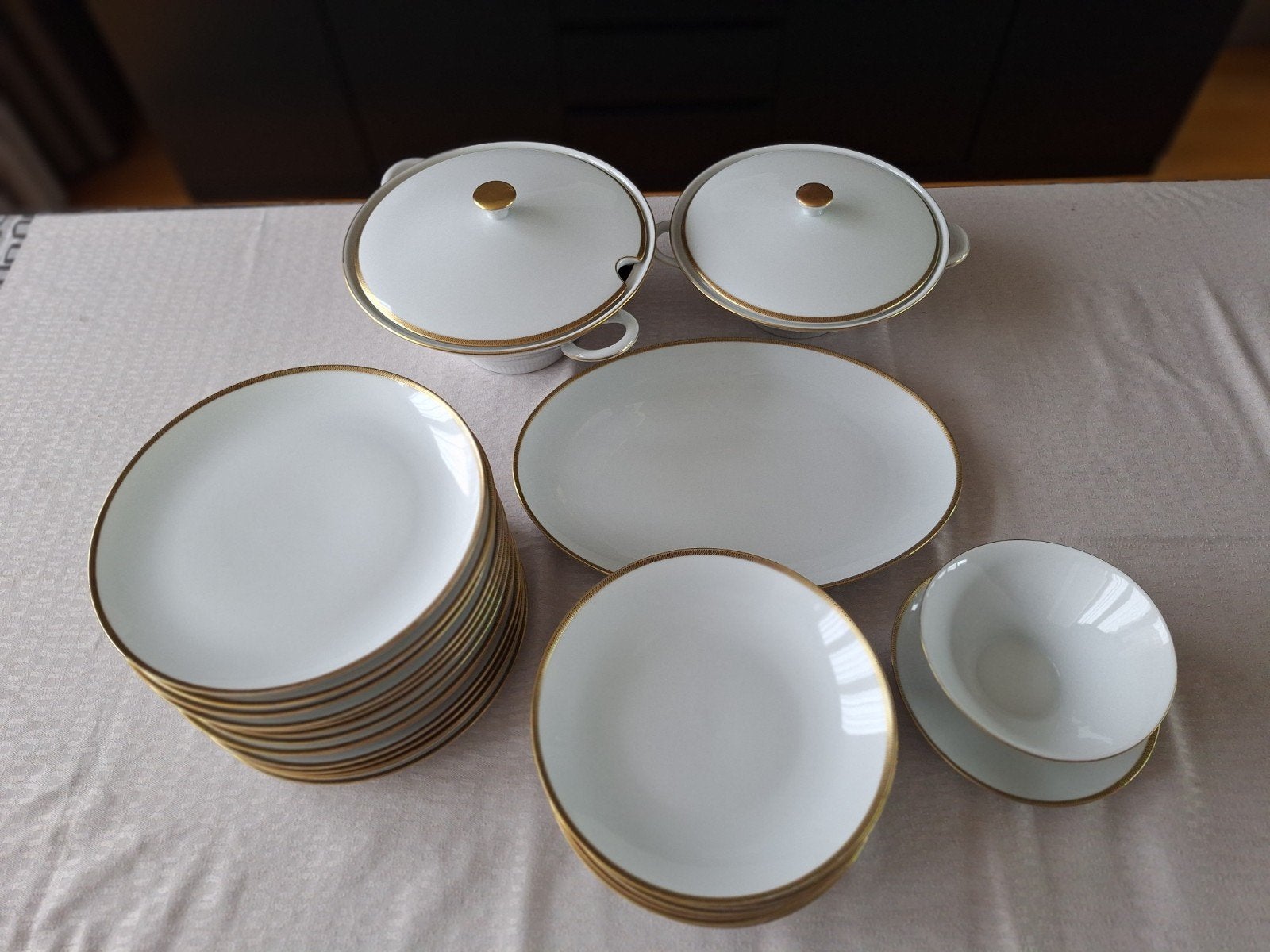 Eetservies vergulde rand, Ophalen