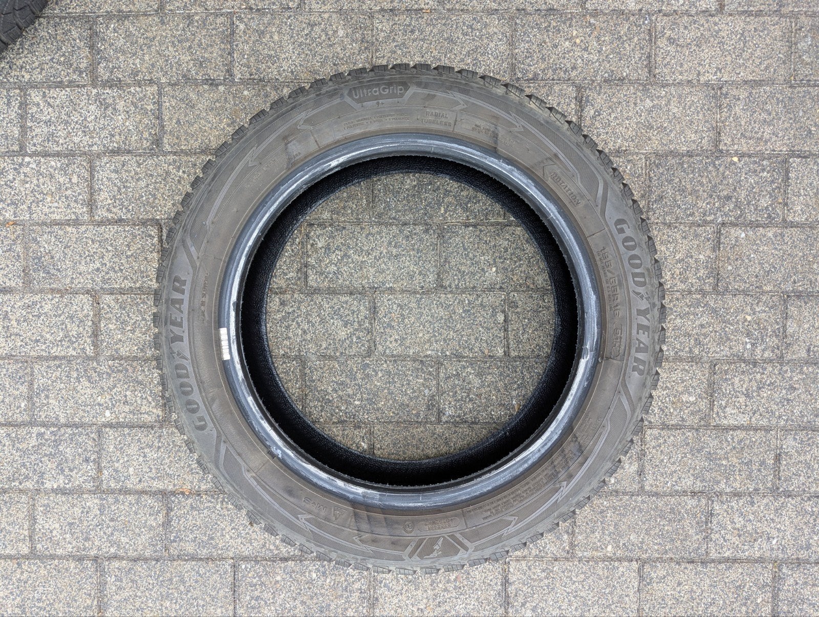 2x Goodyear UltraGrip Winterreifen, DOT 3019