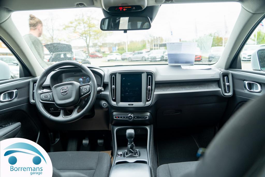 Volvo XC 40 MOMENTUM CORE Camera/Carplay/Lane Assist/...., 0 kg, 4 cilinders, 0 kg, Wit