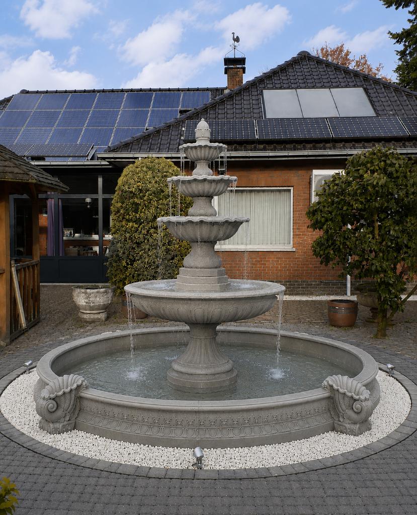 Fontaine Renaissance avec rebord, Enlèvement, Neuf, Béton, Fontaine