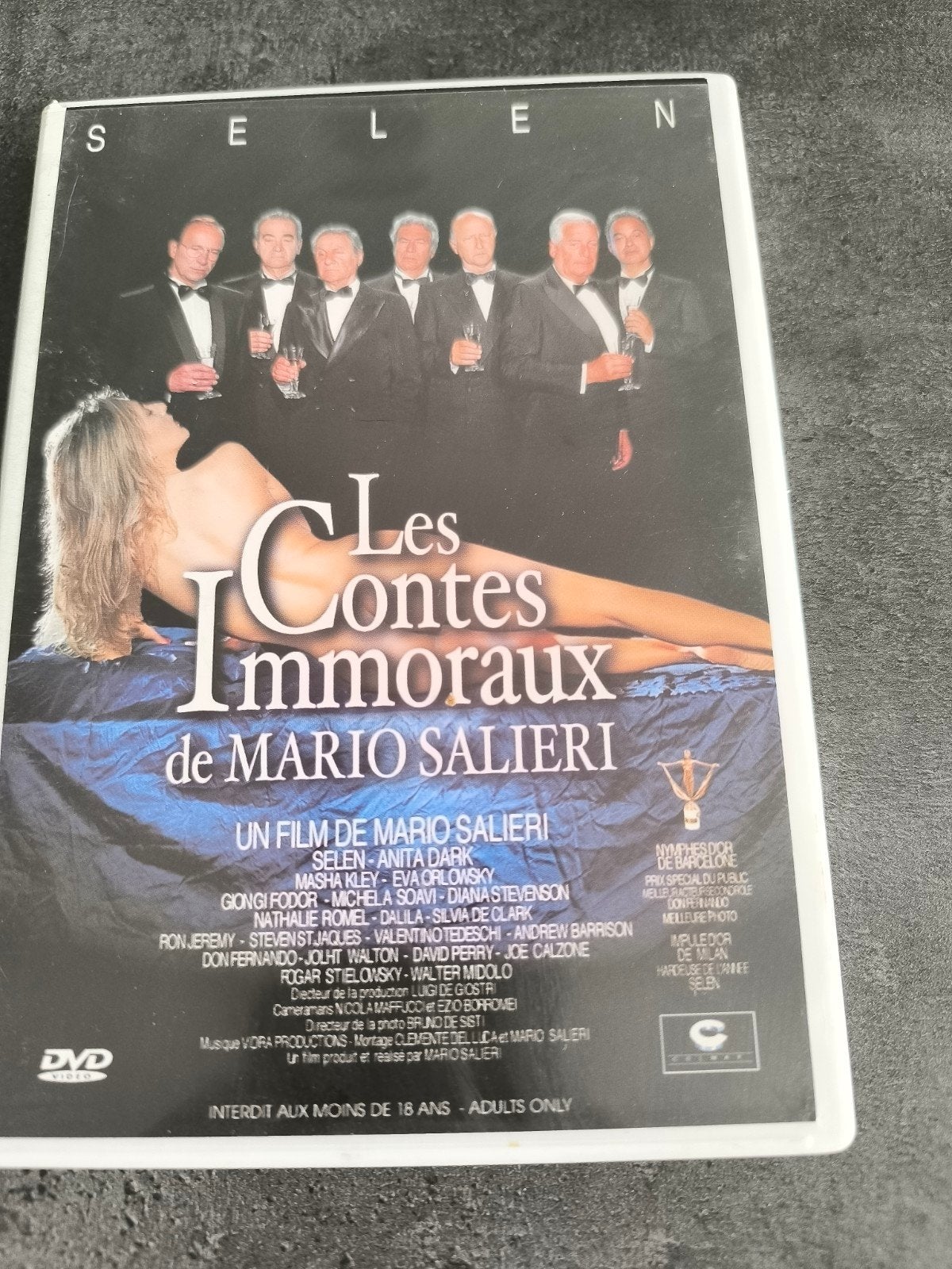 DVD les comtes immoraux de Mario Salieri, CD & DVD, DVD | Autres DVD, Enlèvement ou Envoi, Comme neuf