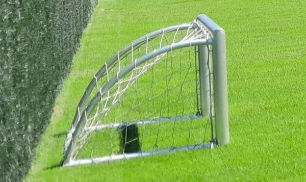 Minivoetbal goals te huur, Enlèvement