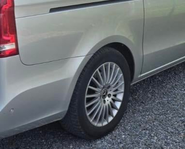 Jantes et pneux V220 et v classe, Autos : Pièces & Accessoires, Pneus et Jantes, 4 Saisons, Véhicule de tourisme, Enlèvement