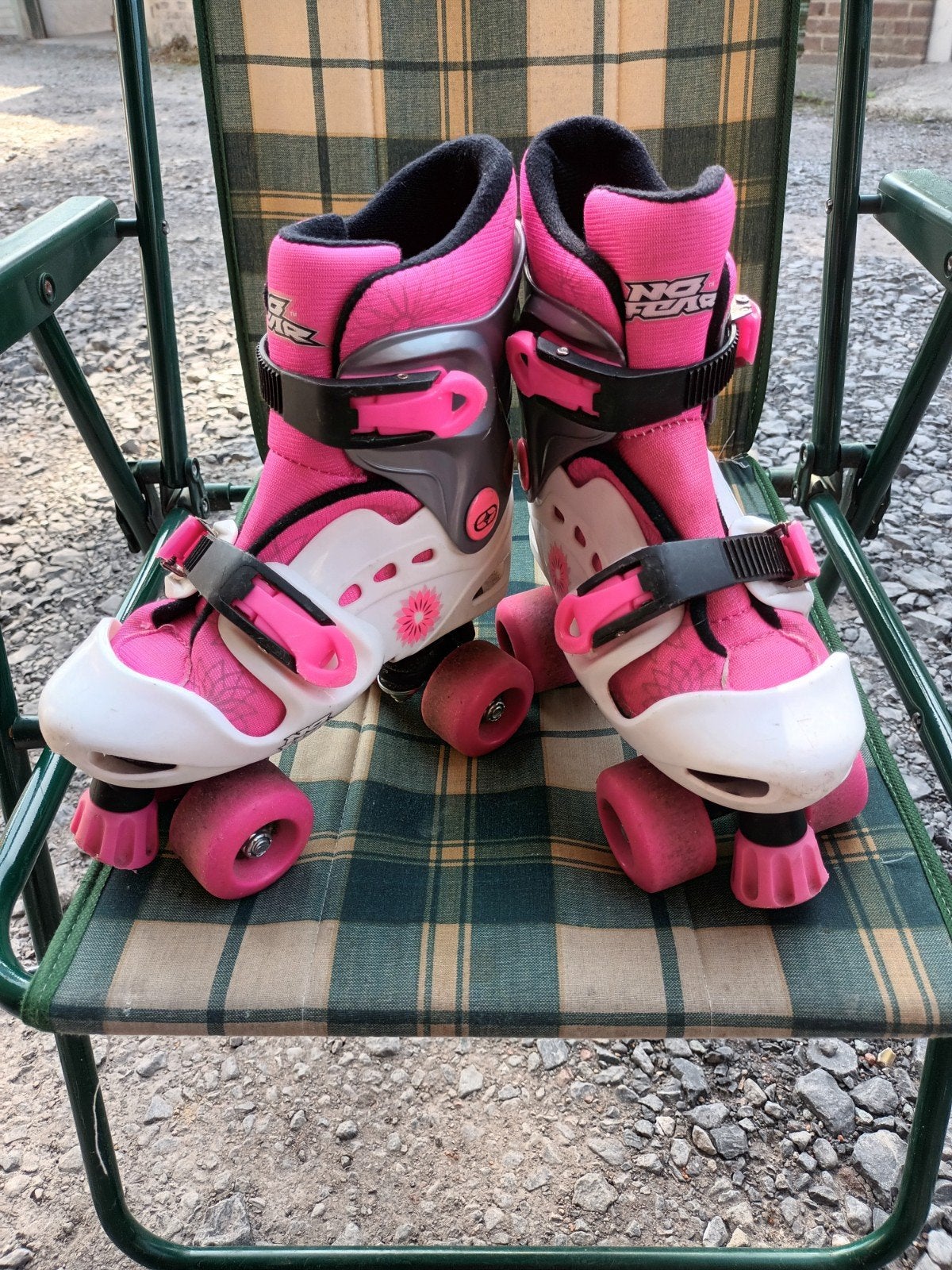 Patins à roulettes ajustable de 32 à 34.
Ajustable de 32 à 3, Enlèvement