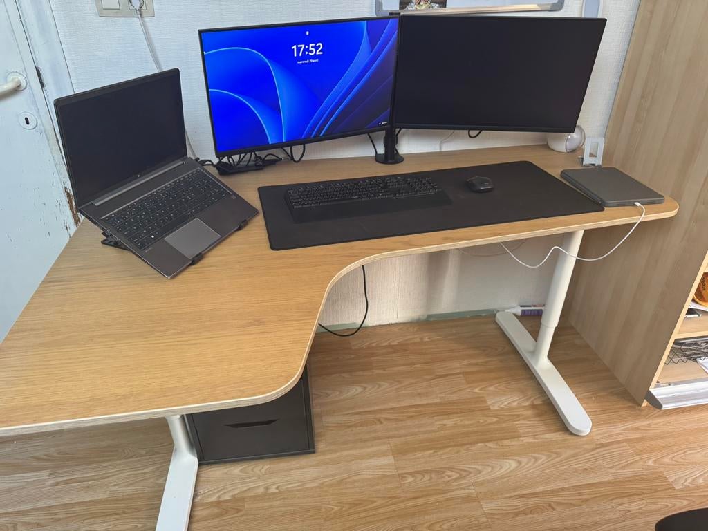 Bureau Bekant Ikea 160cm, Huis en Inrichting, Ophalen