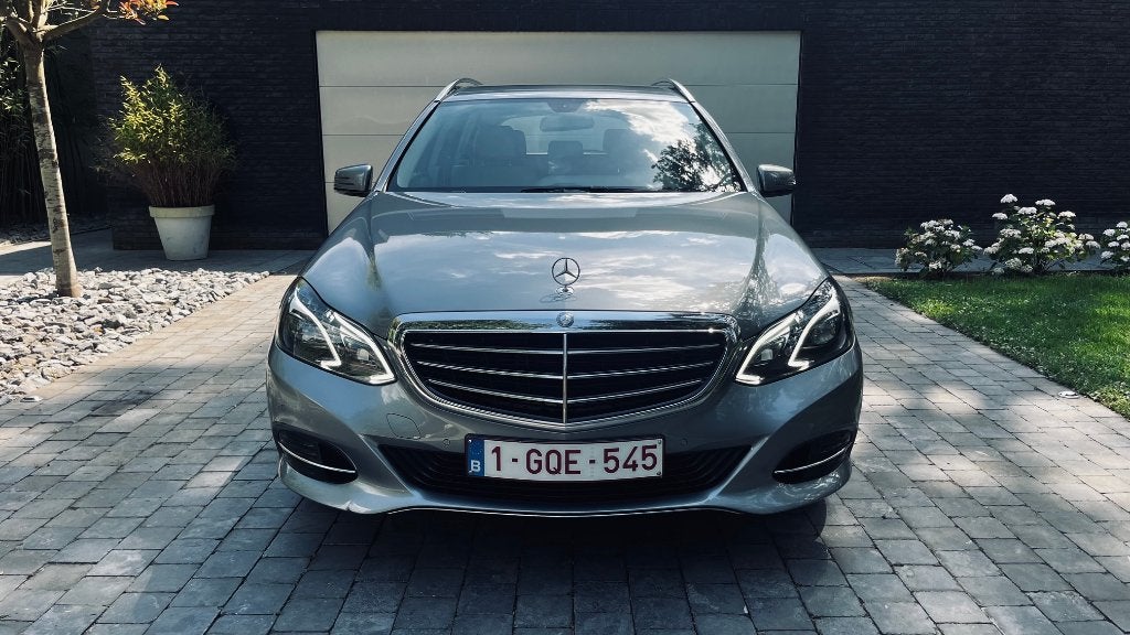 Mercedes E200 ELEGANCE BENZINE - 1e eigenaar, Auto's, Mercedes-Benz, Euro 6, 4 cilinders, Leder, Particulier