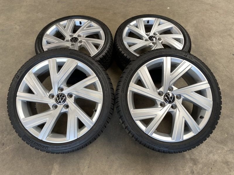 18 inch originele Bergamo velgen + winterbanden VW Golf 8 5H, Autos : Pièces & Accessoires, Pneus et Jantes, Pneus hiver, -, 18 pouces