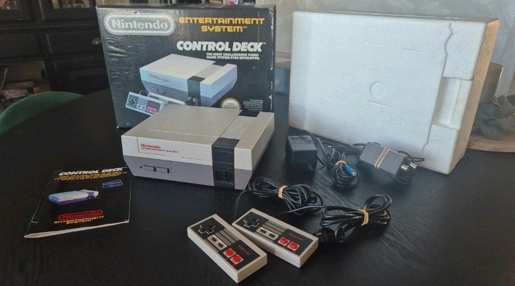 Nintendo NES control deck, Consoles de jeu & Jeux vidéo, Consoles de jeu | Nintendo Wii, Utilisé, Avec 2 manettes, Enlèvement