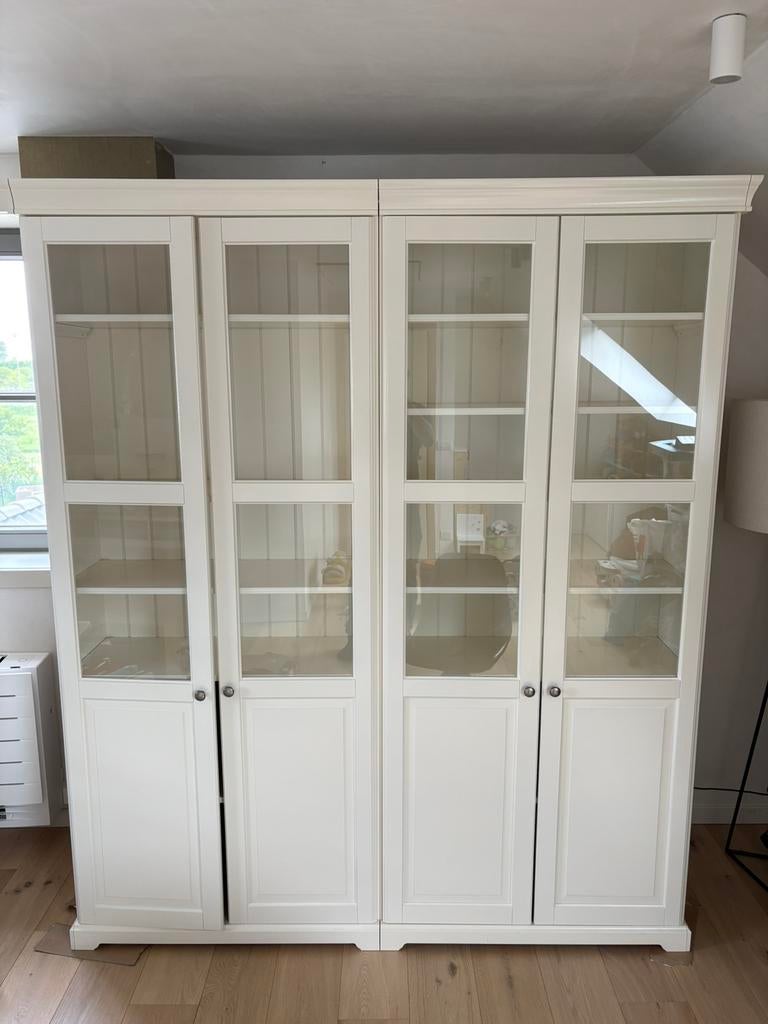 Ikea LIATORP dubbele vitrinekast met glasdeuren, Huis en Inrichting, Kasten | Vitrinekasten, Ophalen, Gebruikt, Landelijk