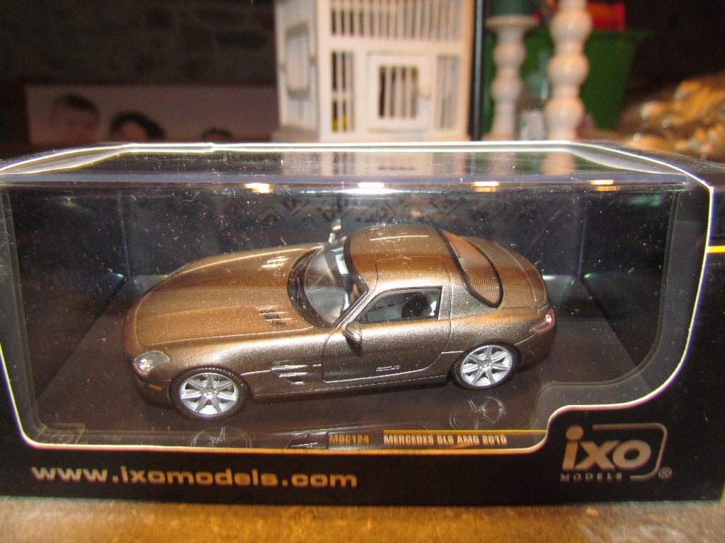 IXO Mercedes SLS AMG Coupé 2010 Brun Mat 1/43, Enlèvement ou Envoi, Neuf, Voiture