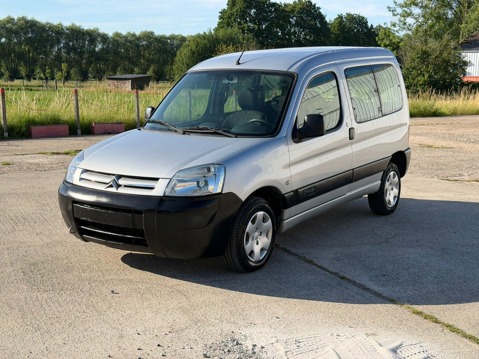 Citroën Berlingo 1.4 Essence — 5 places — très bel ensemble, Autos, Argent ou Gris, Achat, 4 portes, Entreprise