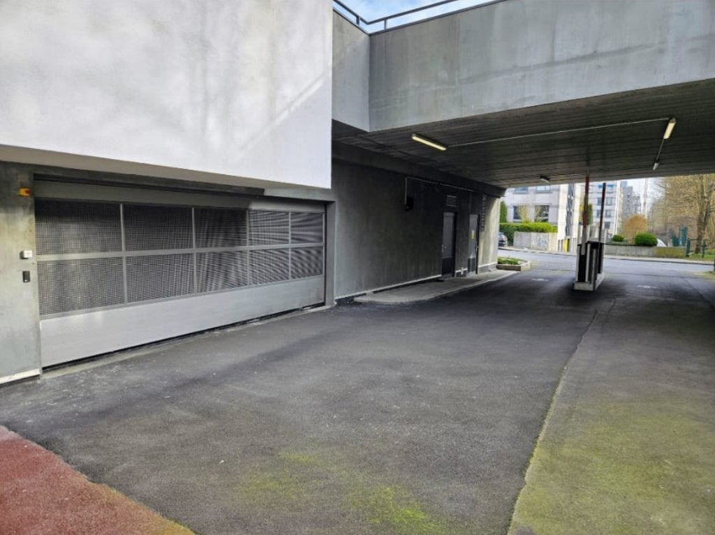 ​ À Louer : Emplacement de Parking Sécurisé - 1140 Evere, Bruxelles