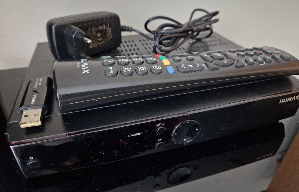 Humax 5300C Decoder wireless lan adapter & afstandbediening, Ophalen of Verzenden, Zo goed als nieuw, Decoder