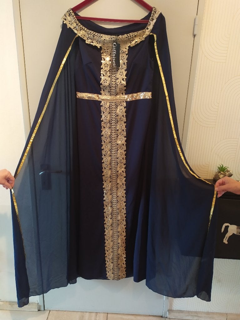 caftan Robe élégante longue avec sa cape avec broderies, Vêtements | Femmes, Robes, Enlèvement, Neuf