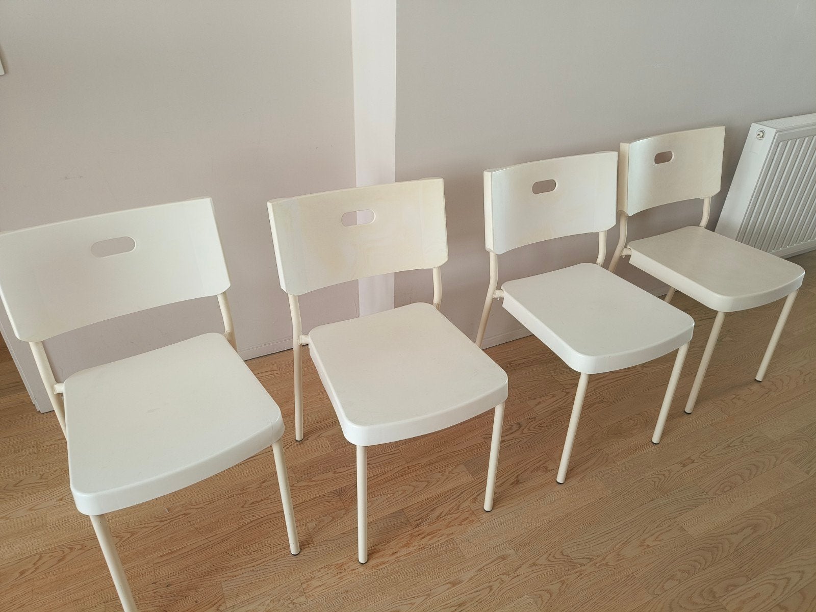 4 chaises IKEA empilables, Enlèvement