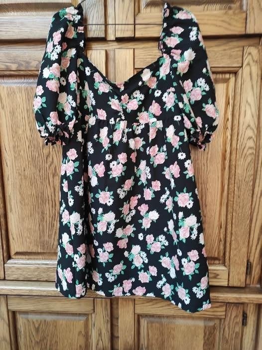 Nieuwe polyester jurk van H&M - maat 44, Kleding | Dames, H&M, Maat 42/44 (L), Nieuw, Ophalen of Verzenden