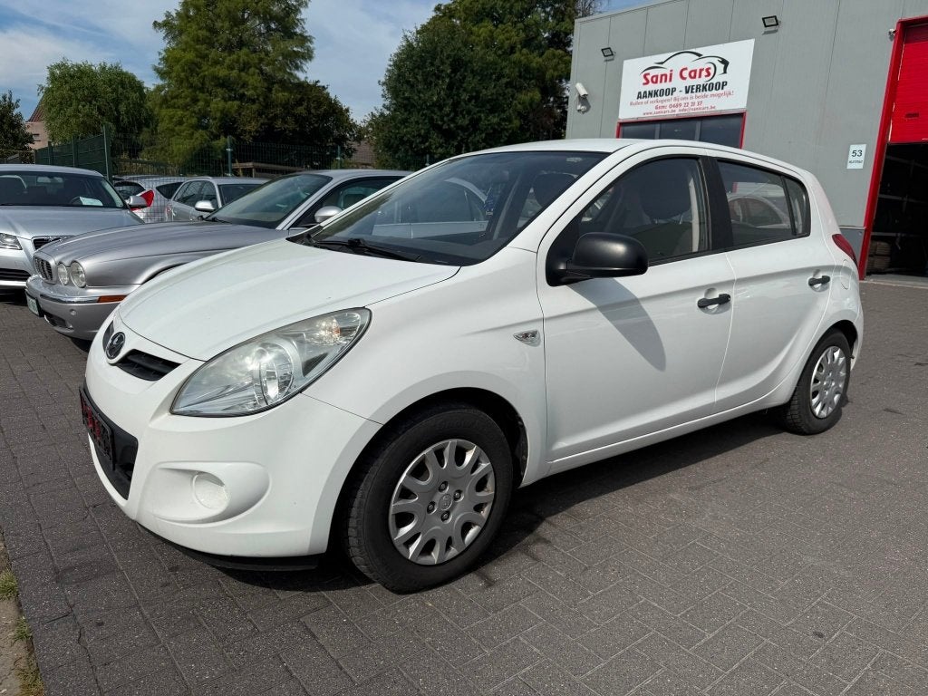 Hyundai i20 1.2 essence année 2011 137000 km bon état, Autos, Hyundai, 57 kW, Euro 5, Achat, Entreprise