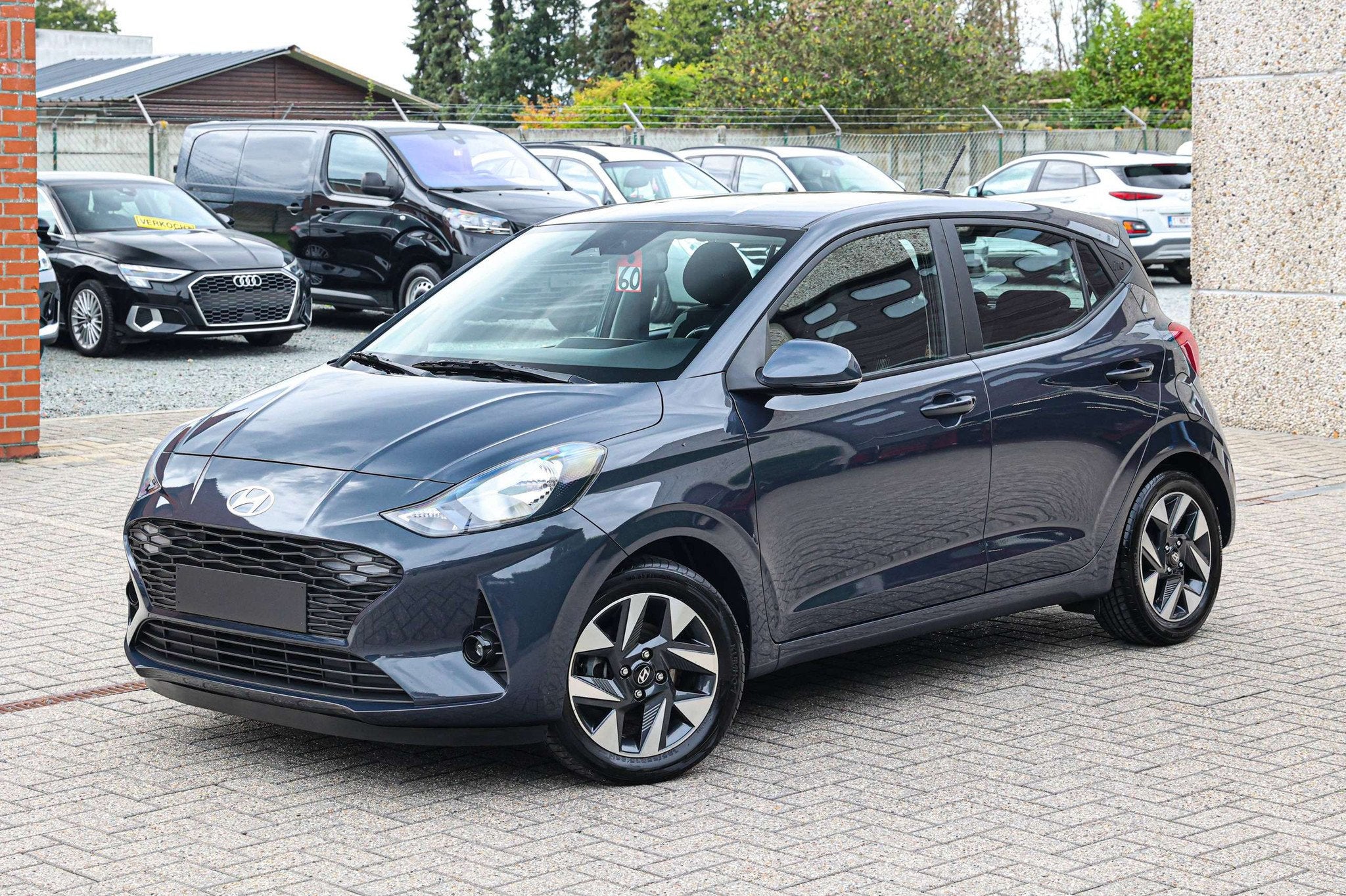 Hyundai i10 SKY-UITVOERING*AUTOMAAT*ACHTERUITRIJCAMERA*APPLE, Autos, Argent ou Gris, Achat, Entreprise, Noir