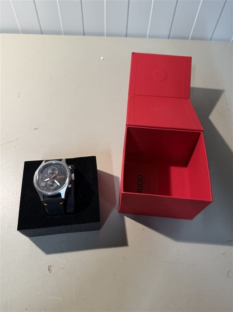 Hugo Boss Orange Amsterdam Herenhorloge - Leren Band 1550020, Bijoux, Sacs & Beauté, Bracelets, Enlèvement ou Envoi, Comme neuf