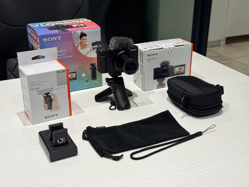 Sony ZV-1 vlogcamera - Vlog Pack met grip/statief en tas, 20 mégapixels, Enlèvement ou Envoi, Moins de 4 fois, Caméra de vlog