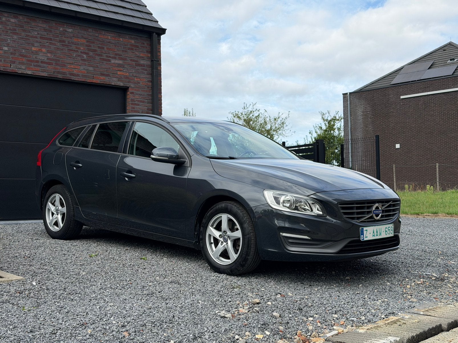 Volvo V60 1.6 diesel automaat, 83.000 km, 2015 bouwjaar, Euro 5, Monovolume, Zilver of Grijs, Te koop