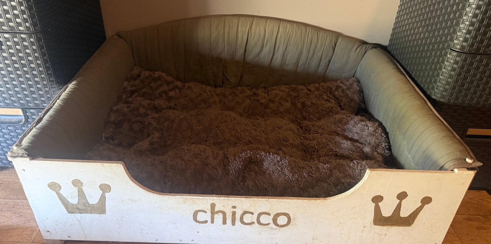 Grote honden mand van hout met kussen. Zelf uitwassen/stofz, Ophalen, Gebruikt, Overige