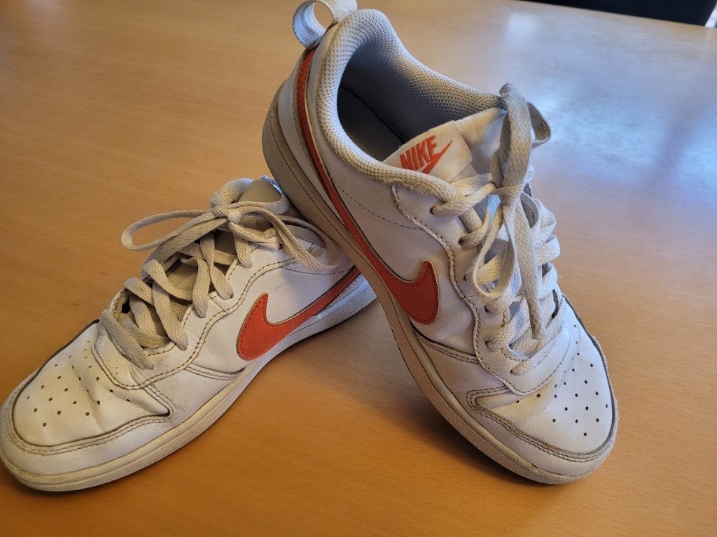 nike sneaker 38, Kinderen en Baby's, Kinderkleding | Schoenen en Sokken, NIKE, Ophalen of Verzenden, Zo goed als nieuw, Jongen of Meisje