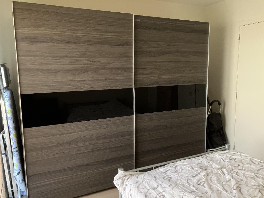 Grote kleerkast met schuifdeuren, 200 cm ou plus, Utilisé, 50 à 75 cm, 150 à 200 cm