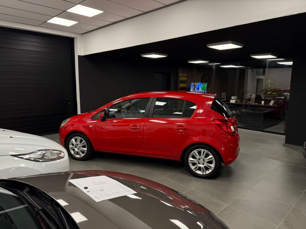 OPEL CORSA SPORT 1.2 MOTOR BENZINE /FIETSHANGER TREKHAAK, Zwart, 146 g/km, Bedrijf, Trekhaak