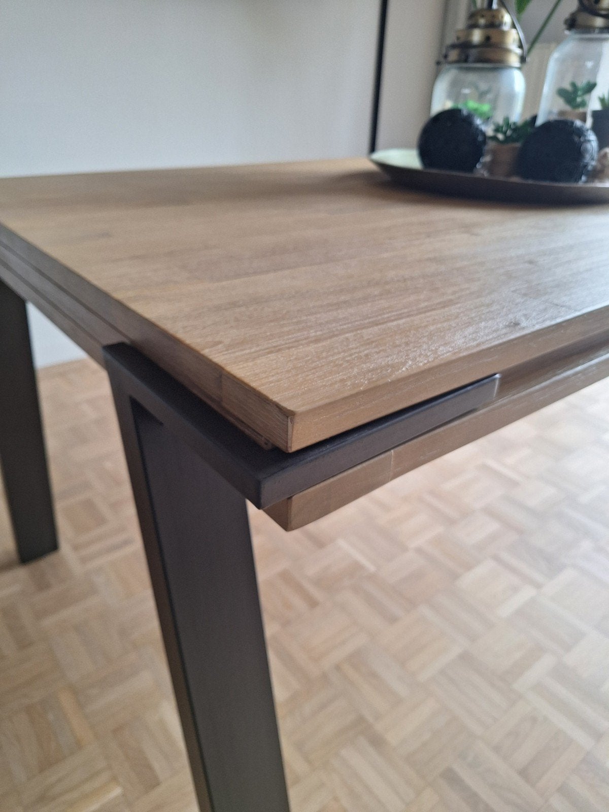 Nieuwe eiken tafel met zwart onderstel., Ophalen
