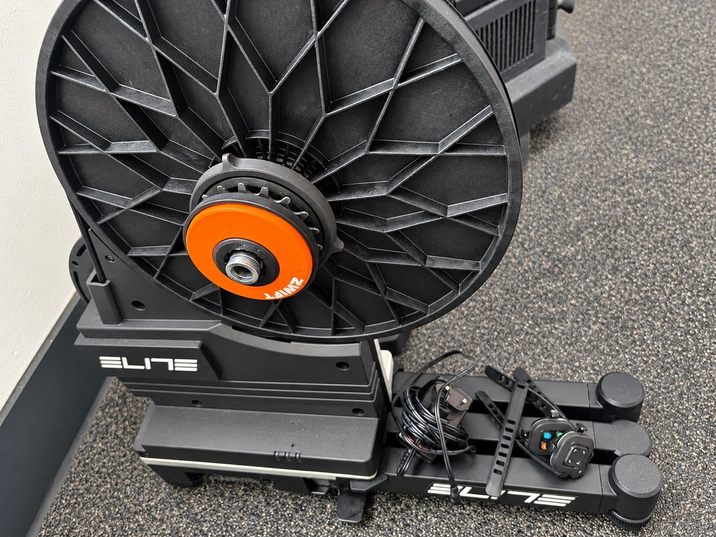 Elite Avanti Direct Smart Trainer – Zwift Cog & Click, Sport en Fitness, Ophalen, Zo goed als nieuw