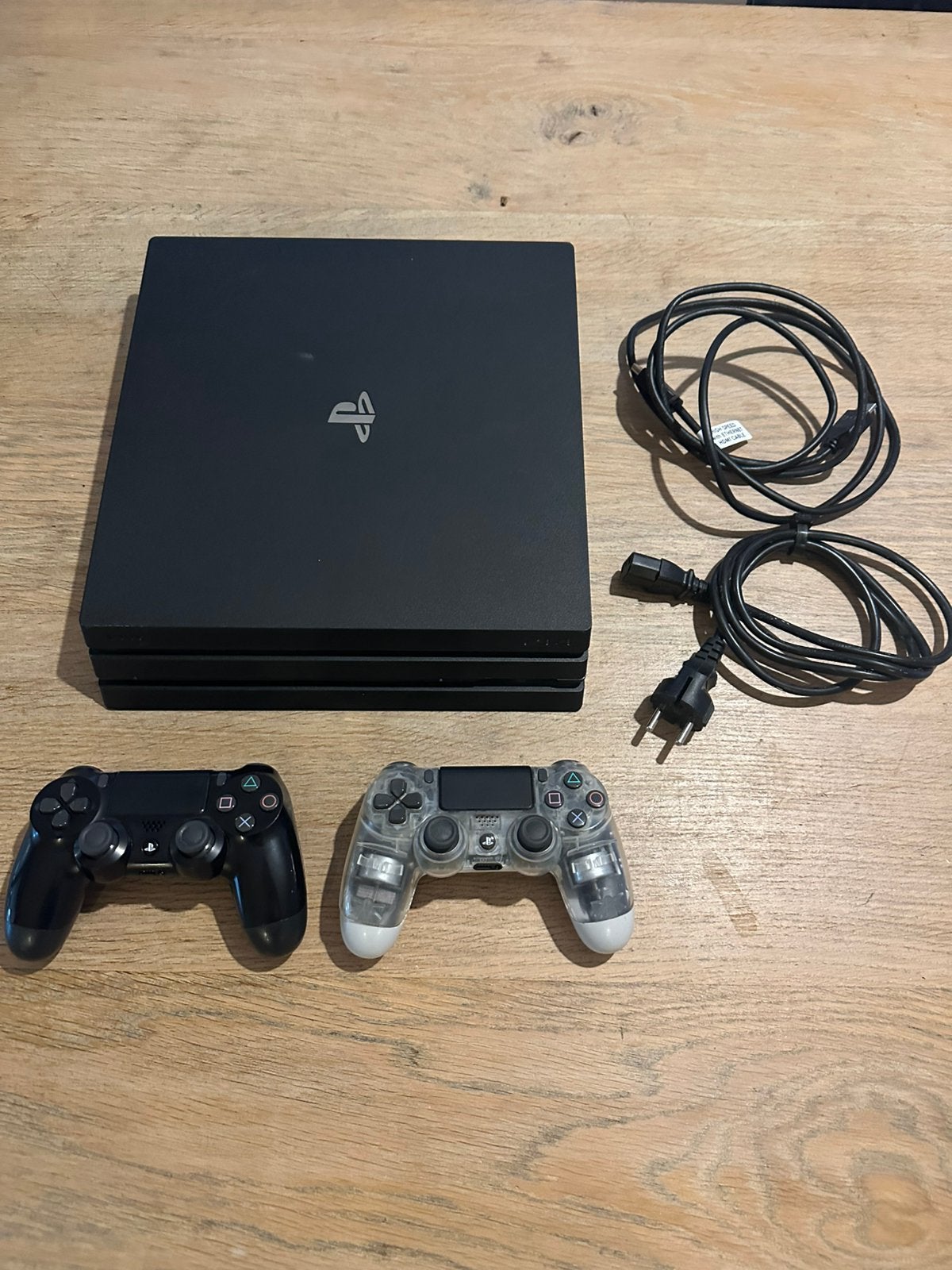 PlayStation 4 pro tekoop met 4 spellen, Ophalen, Zo goed als nieuw, Pro