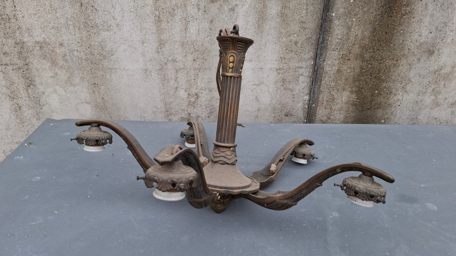 Antieke bronzen kroonluchter, porseleinen stopcontacten, Antiek en Kunst, Ophalen