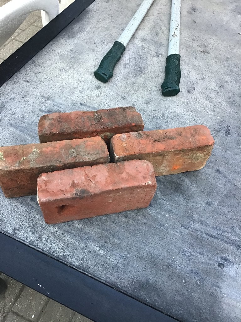 Gratis bakstenen, Doe-het-zelf en Bouw, Ophalen, Zo goed als nieuw, Bakstenen