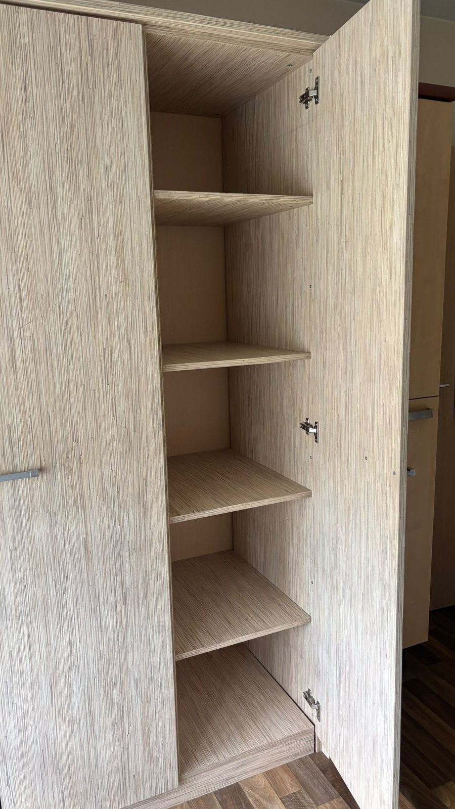 Klerenkast, Ophalen, Zo goed als nieuw